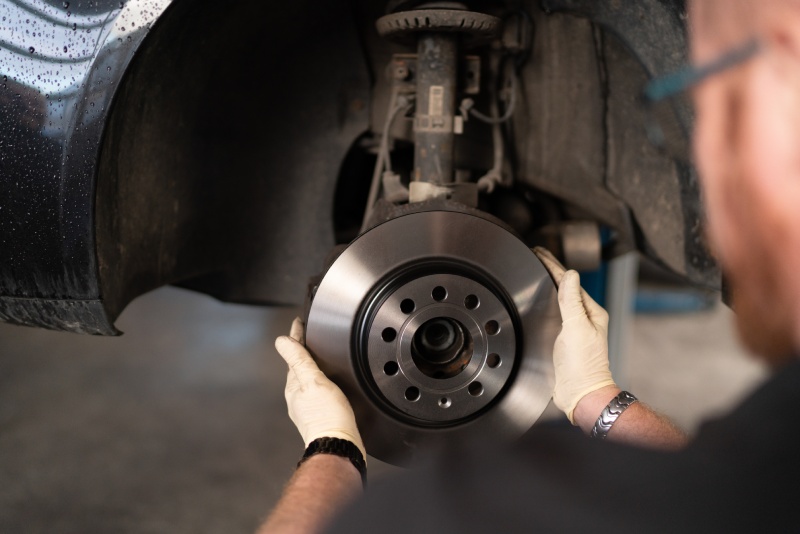 change-of-car-brake-discs-at-service-station-2026-01-08-07-29-34-utc (1)
