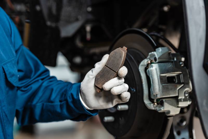 cropped-view-of-mechanic-holding-brake-pad-near-as-2026-03-12-23-55-05-utc (1)