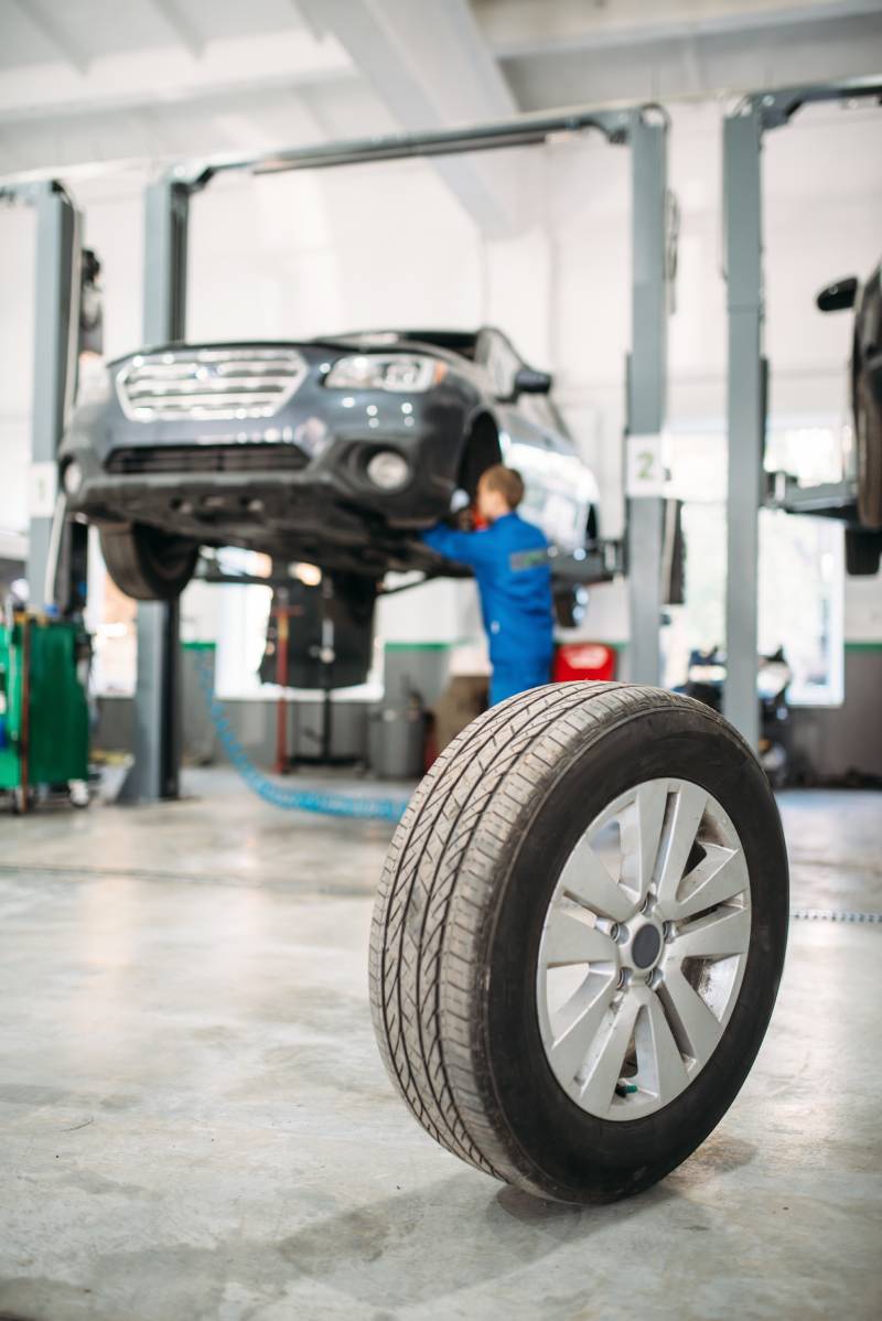 wheel-on-the-floor-in-tire-service-car-on-lift-2026-01-07-00-39-34-utc (1)